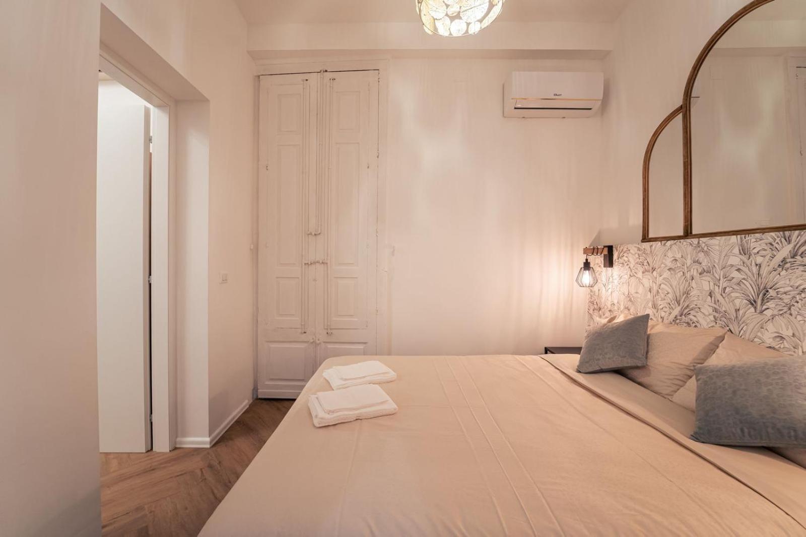 Elegant Design Apartment In Historical City Center Catânia Exterior foto