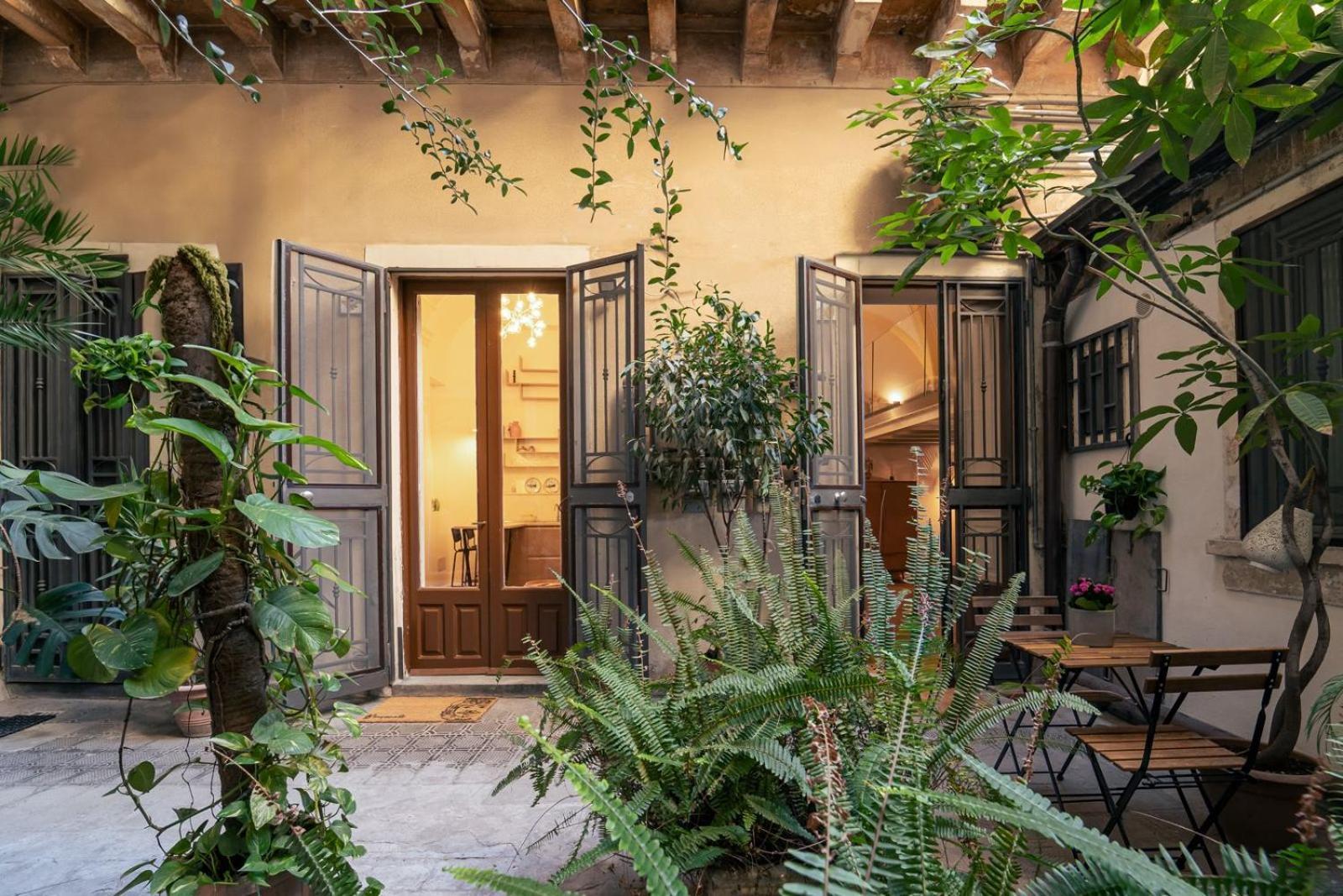 Elegant Design Apartment In Historical City Center Catânia Exterior foto