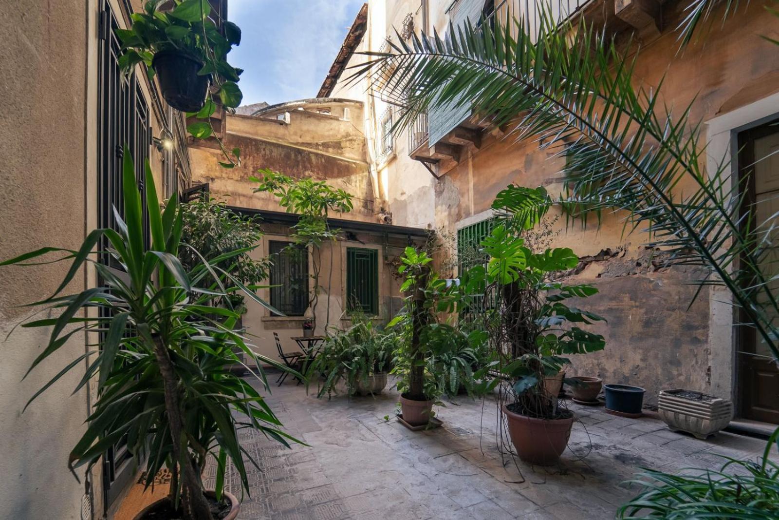 Elegant Design Apartment In Historical City Center Catânia Exterior foto